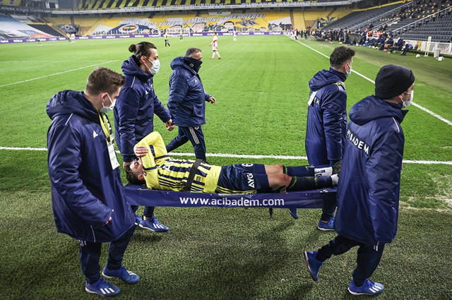 Fenerbahçe'de Mesut Özil depremi! Beşiktaş derbisine yetişecek mi? - Resim: 0