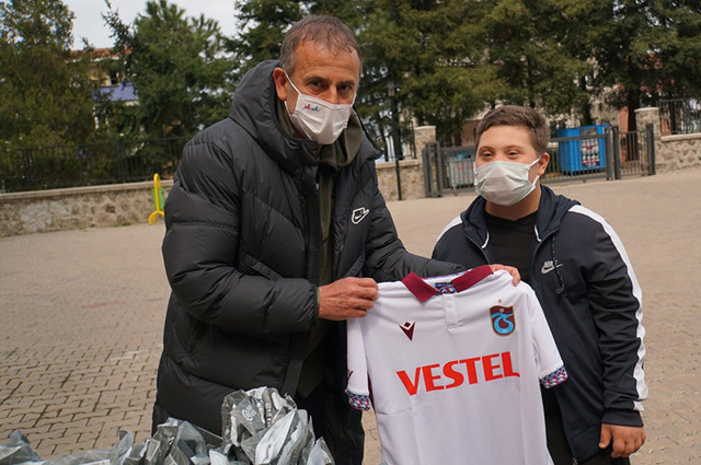 Abdullah Avcı'dan down sendromlu ve otizmli çocuklara ziyaret - Resim: 0