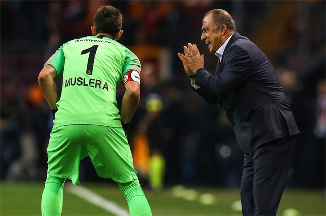 Muslera'dan Fatih Terim'e: Sen yoksan ben de yokum - Resim: 0