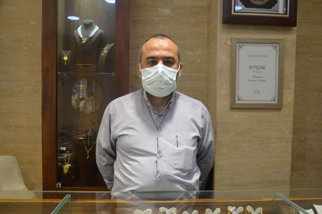 Akşener'in Hatay ziyaretinde tezgah arkasındaki kişi esnaf değil CHP üyesi çıktı - Resim: 0