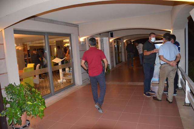 Didim Belediye Başkanı Ahmet Deniz Atabay'a beyzbol sopalı saldırı - Resim: 0