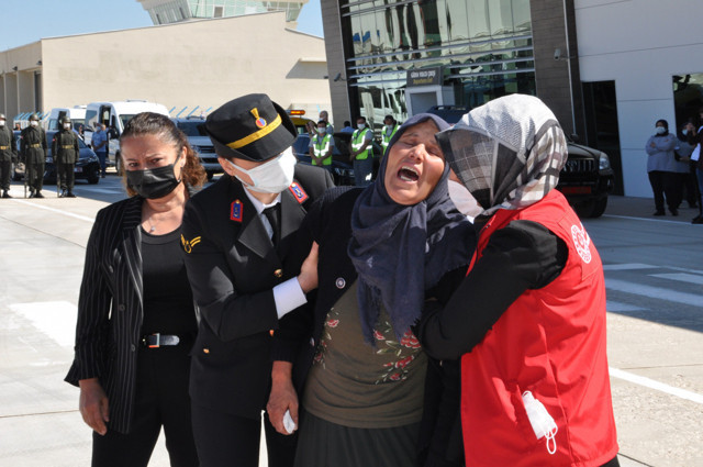 Şehit sözleşmeli er Öztürk'ün annesi yürekleri yaktı: Gönderdiğim çamaşırları daha giymedin oğlum - Resim: 2