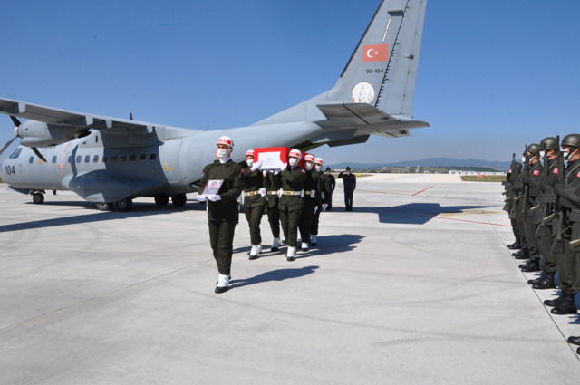 Şehit sözleşmeli er Öztürk'ün annesi yürekleri yaktı: Gönderdiğim çamaşırları daha giymedin oğlum - Resim: 1