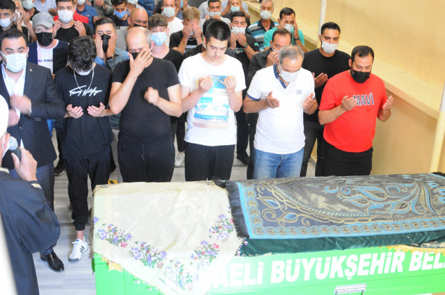 İzmit'de damak tedavisinde siniri kesilen kadın yaşamını yitirdi - Resim: 0