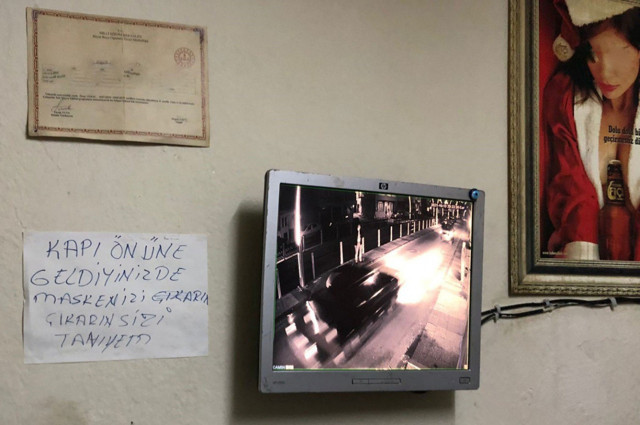 Kurmar oynamaya gelenlere ilginç uyarı! 'Maskeyi çıkarın, sizi tanıyayım' - Resim: 1