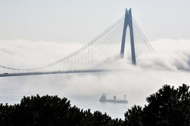 İstanbul Boğazı gemi trafiğine kapatıldı! Göz gözü görmüyor - Resim: 0
