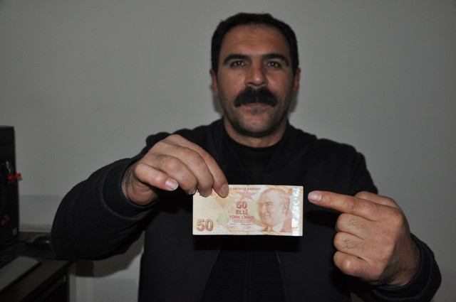 Hemen 50 liraları kontrol edin! Para sayarken fark etti sahte para sandı ama gerçek çıktı - Resim: 0