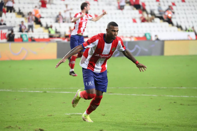 Fenerbahçe'den transfer atağı! İki yıldız birden geliyor: İstanbul'da görüşme yapıldı - Resim: 1