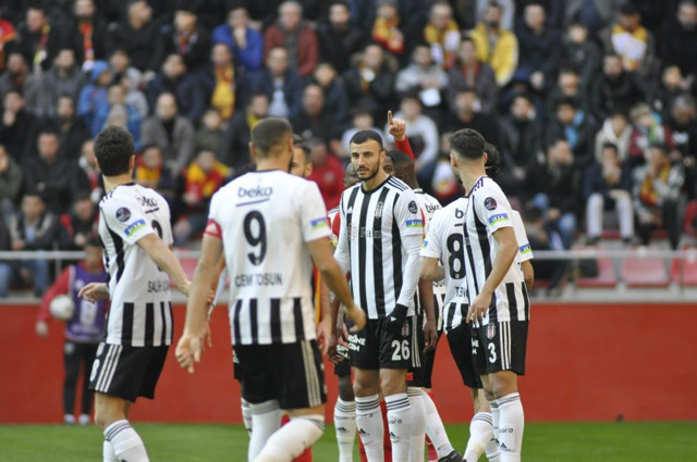 Beşiktaş deplasmanda 3 puanı 2 golle aldı! Galibiyet serisi 4 maça çıktı - Resim: 1