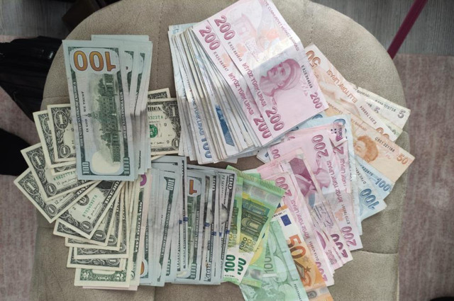 FETÖ'nün güncel yapılanmasına ağır darbe: 28 gözaltına alındı, yüklü miktarda döviz ve altın ele geçirildi! - Resim: 2