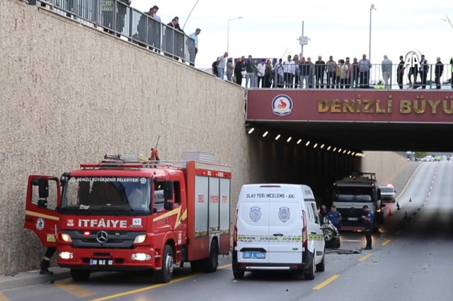 Denizli'de korkunç kaza! Otomobil alt geçide uçtu: Ölü ve yaralılar var - Resim: 2