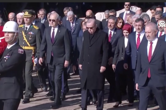 Cumhurbaşkanı Erdoğan başkanlığındaki devlet erkanı Anıtkabir'i ziyaret etti - Resim: 0