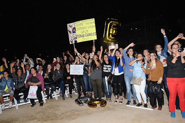 Ebru Gündeş: "Gelmişken bir kaç daire mi alsam?" - Resim: 4