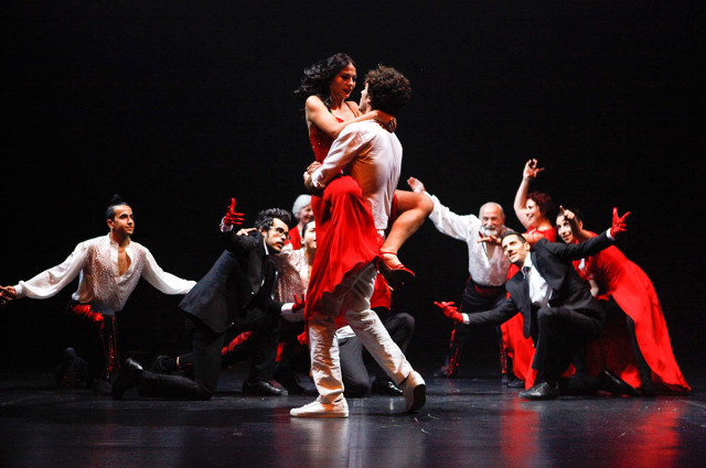 Demet Özdemir'in ateşli dansı sosyal medyayı salladı! - Resim: 2