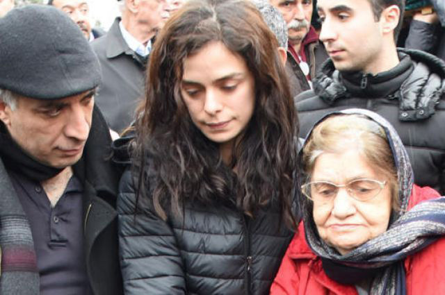 Özge Özpirinçci'nin acı günü - Resim: 4