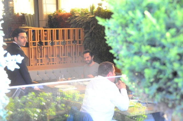 Ozan Doğulu ve Ece Doğulu sokak ortasında birbirini yedi! - Resim: 3