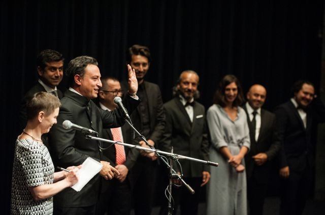 Onur Saylak Tuba Büyüküstün'ü yok sayıyor!  - Resim: 3