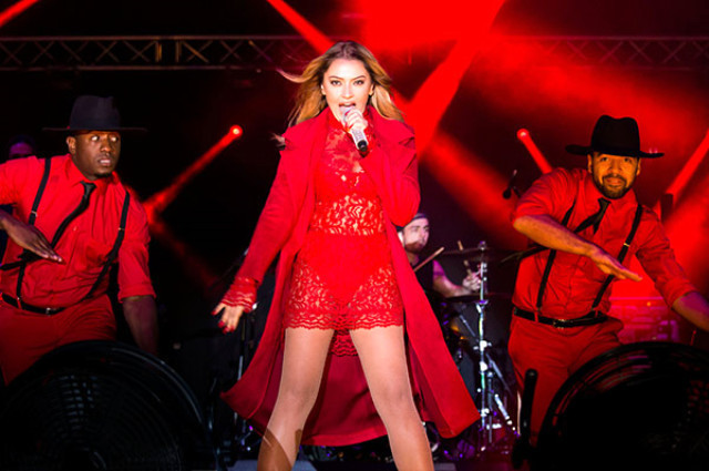 Transparan Hadise'den cesur kıyafet - Resim: 2