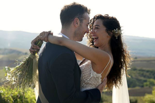 Kainat güzeli Azra Akın anne oldu bebeğin cinsiyeti sürpriz oldu - Resim: 2