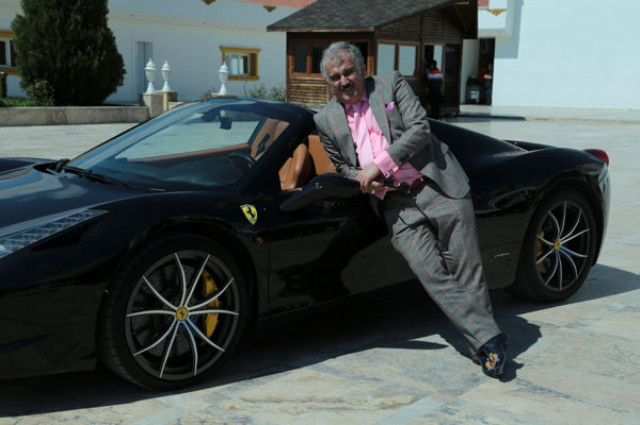 Faik Öztürk olay oldu! Ferrari'ye binerken öyle bir şey yaptı ki - Resim: 1