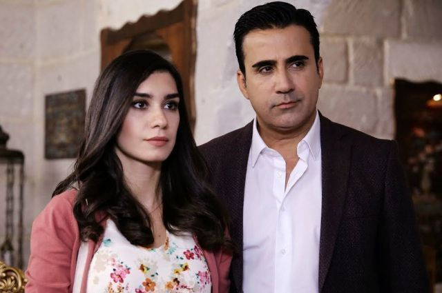 Aşk ve Mavi dizisinden apar topar ayrılmıştı! Emrah bombayı patlattı  - Resim: 2