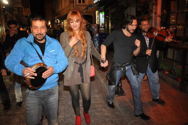 Meryem Uzerli ile Can Ateş evleniyor - Resim: 4