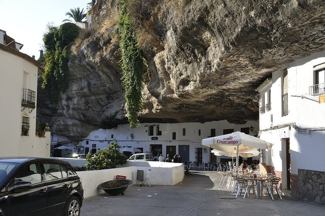 Dev kaya kütlesinin altında yaşıyorlar!  - Resim: 4