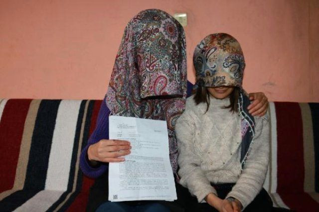 Ağrı'da kızını almak için gittiği adliyede icra müdüründen dayak yedi! İşte o görüntüler - Resim: 1