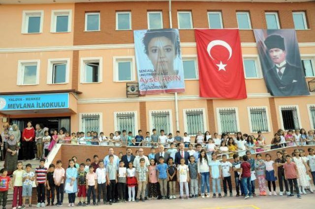 Kazada ölen öğretmenlerinin fotoğrafını görünce gözyaşlarına boğuldular - Resim: 2
