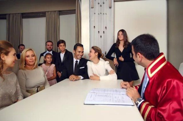 Demet Şener ve Cenk Küpeli aniden evlendi! Ailesi düğüne katılmadı! - Resim: 1