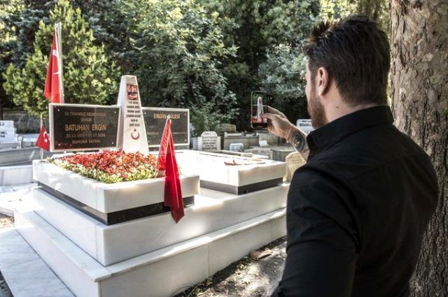 Sinan Akçıl 15 Temmuz darbe girişimi gecesi oğlu şehit olan acılı baba ile görüştü - Resim: 3