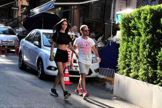 Ozan Doğulu'nun boşanma sebebi olarak gösterilmişti! Hera Aslan ile görüntülendi - Resim: 2