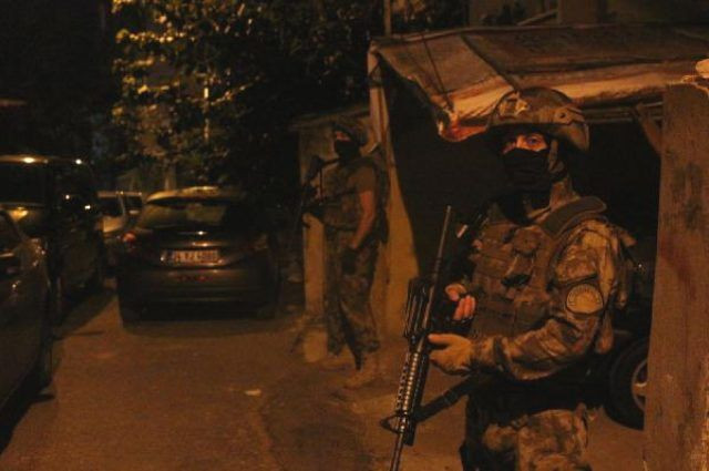 Kadıköy'de özel harekat düğmeye bastı! Caddeler ablukaya alındı - Resim: 1