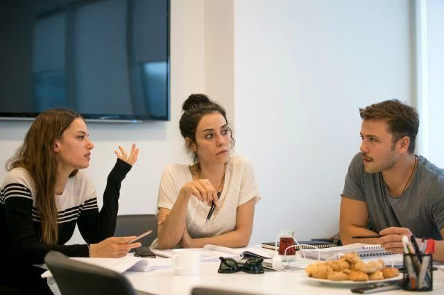 Ferhat ile Şirin dizisiyle ekranlara dönen Cansu Dere sosyal medyayı salladı - Resim: 1