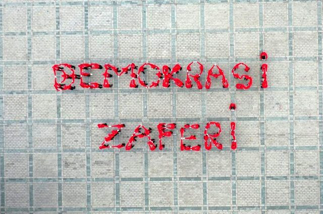 Ayasofya Cami önündeki 15 Temmuz koreografisi izleyenleri mest etti - Resim: 1