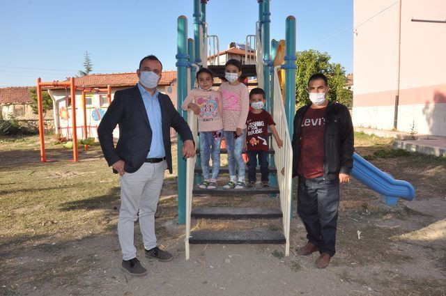 Afyonkarahisar'da fedakar öğretmen sorumluluğu üzerine aldı! Çocukların hayatlarını değiştirdi - Resim: 1