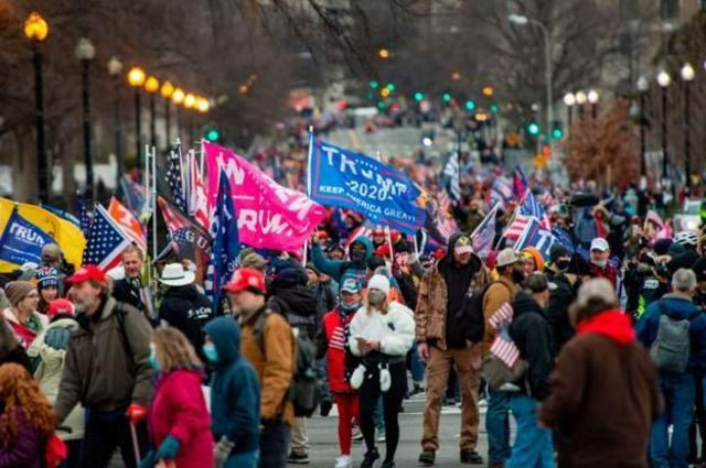 Amerika karıştı! Donald Trump'ın destekçileri kongre binasını bastı - Resim: 2