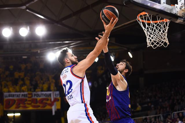 Anadolu Efes heyecanı son maça bıraktı - Resim: 0