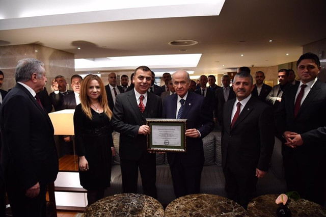 Devlet Bahçeli'nin liderliği kitap oldu Ege'li akademisyenler yazdı - Resim: 0