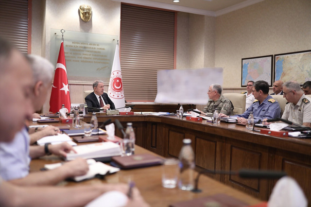 Hulusi Akar: Şu ana kadar 342 teröristin etkisiz hale getirildi - Resim: 2