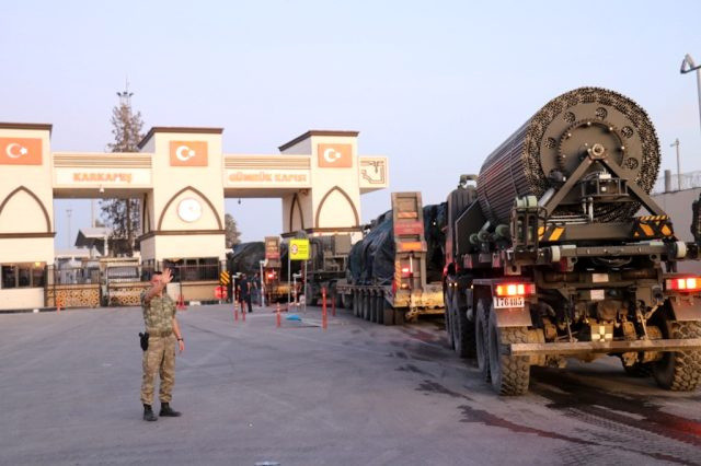 Fırat'ın doğusunda operasyon devam ediyor! Dikkat çeken sevkiyat - Resim: 0