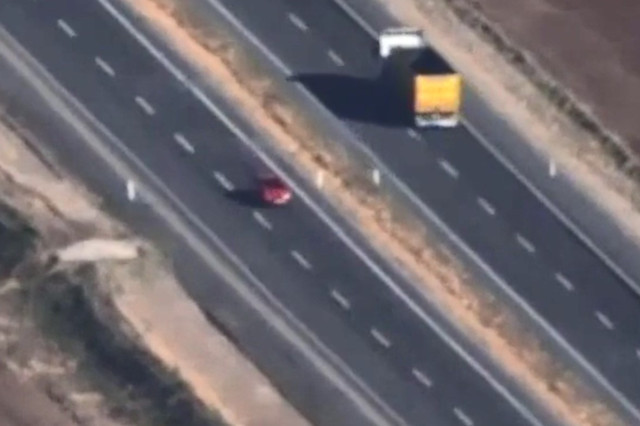 Diyarbakır'da 300 bin TL ödülle aranan terörist ile beraberindekilerin yakalanma anı - Resim: 0