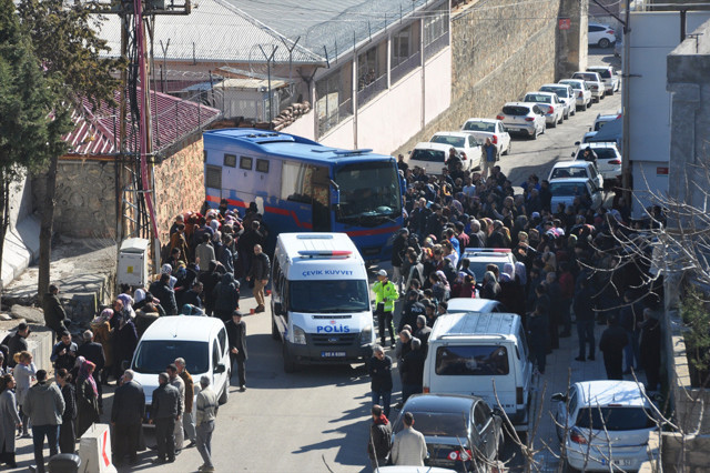 Elazığ depremi sonrası Adıyaman Cezaevi komple boşaltılıyor - Resim: 1