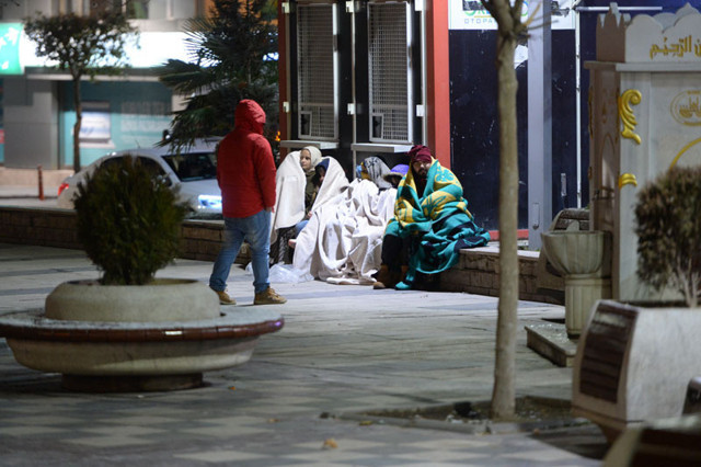 Elazığ'da peş peşe iki deprem halk geceyi sokakta geçirdi - Resim: 0