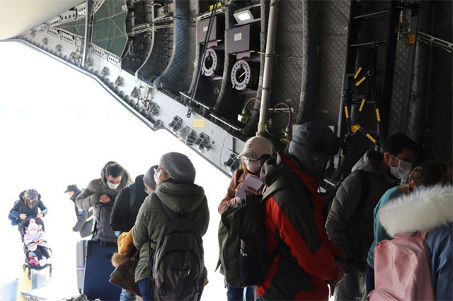 Çin'deki Türk vatandaşlarını yurda getirecek askeri uçak Vuhan'dan havalandı - Resim: 1