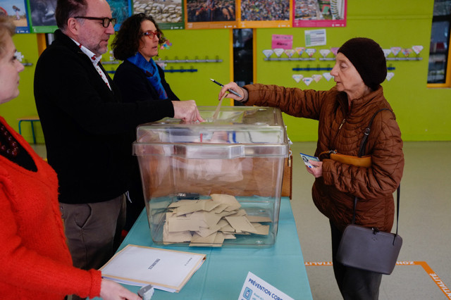 Fransa koronavirüs salgını altında seçime gidiyor panik büyüyor - Resim: 1