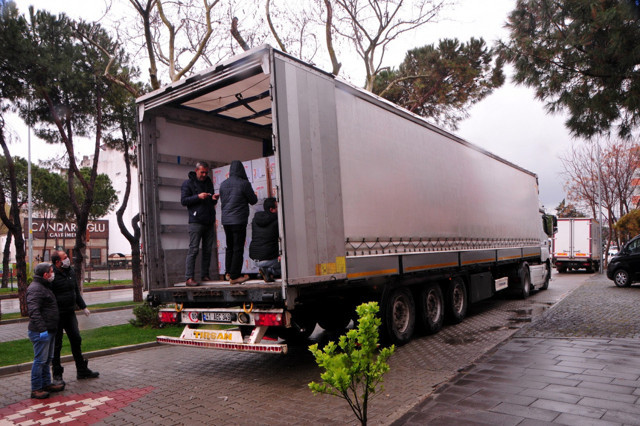 Çanakkale'de ihtiyaç sahiplerine 2 bin koli yardım - Resim: 3