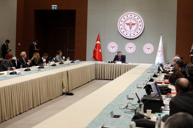 Bilim Kurulu'ndan bir ilk! Sağlık Bakanı Koca'nın açıklama yapacağı saat belli oldu - Resim: 0