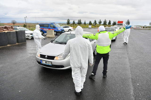Suriyeli sağlıkçılar Türkiye'de gönüllü nöbet tutmaya başladı - Resim: 0