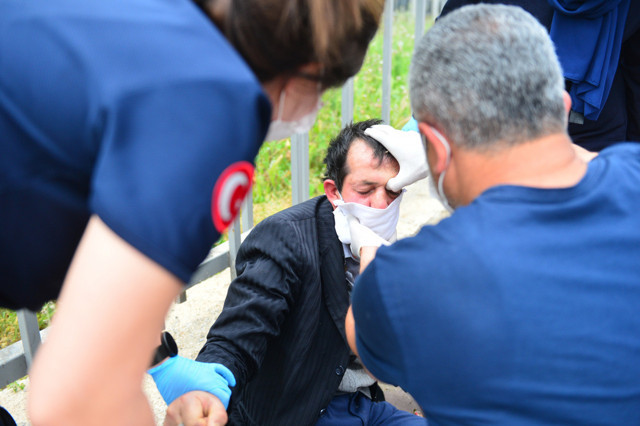 Adana'da bu kadarına pes! Yasak günü alkol alıp kaldırımda sızdı - Resim: 0